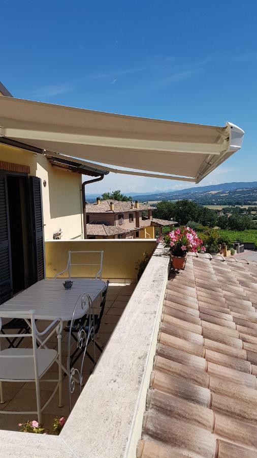 La Casa Di Marco E Lorella Fratta Todina Dış mekan fotoğraf
