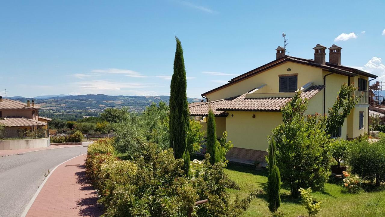 La Casa Di Marco E Lorella Fratta Todina Dış mekan fotoğraf